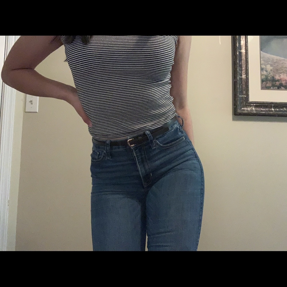 super cute cropped sleeveless turtleneck